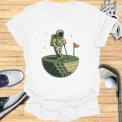 Astronaut Putting on the Moon Golf Themed T-Shirt